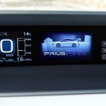 2017-prius-phv-aqua-interior-08