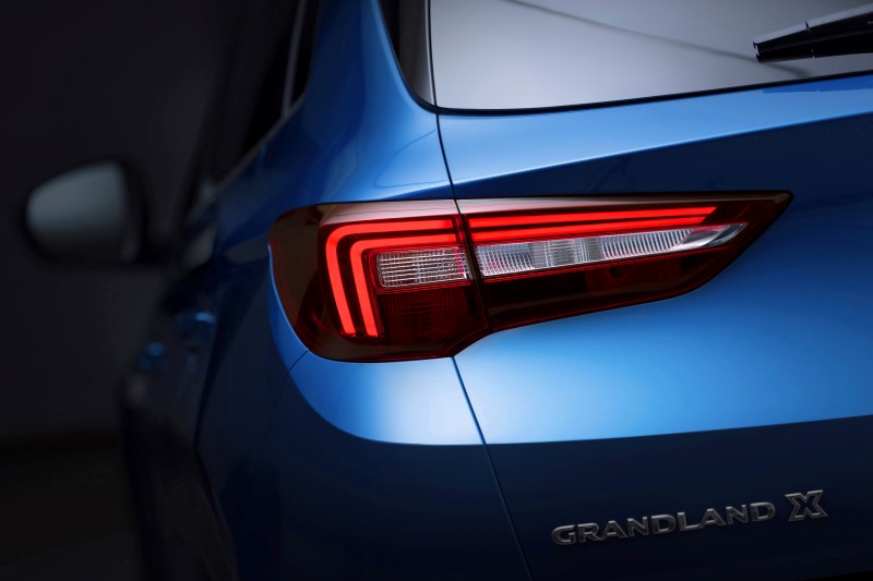 2017 Opel Grandland X - embargoed until April 19th