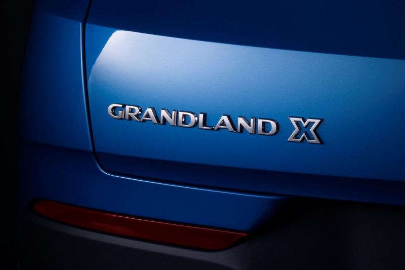 2017 Opel Grandland X - embargoed until April 19th